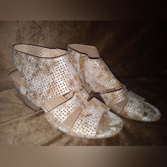 SOUL Naturalizer Dez sandal - size 10M - silver/gold - Picture 3 of 9